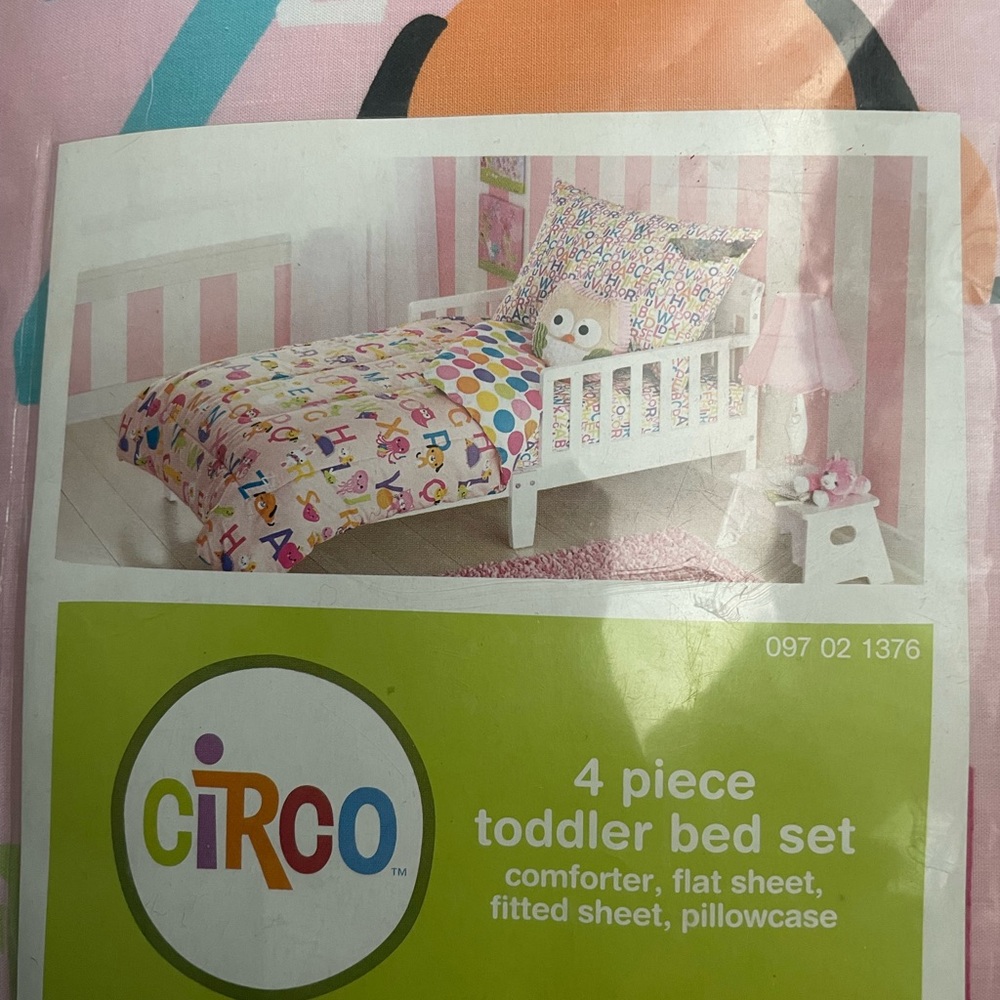 Circo toddler girl bed set